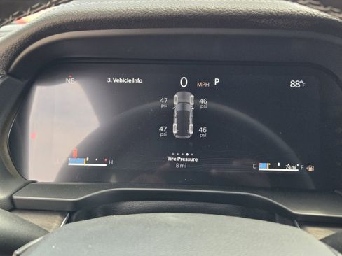 New 2025 Jeep Grand Cherokee Limited w/ Black Appearance Package image 13