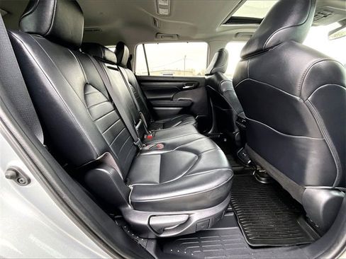 Used 2020 Toyota Highlander XLE image 15