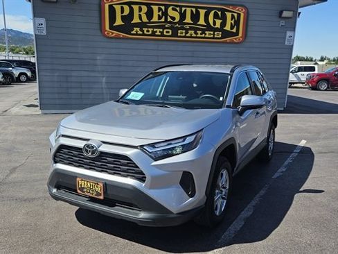 Used 2025 Toyota RAV4 XLE AWD/4WD image 2