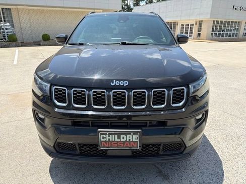 Used 2024 Jeep Compass Latitude AWD/4WD image 3