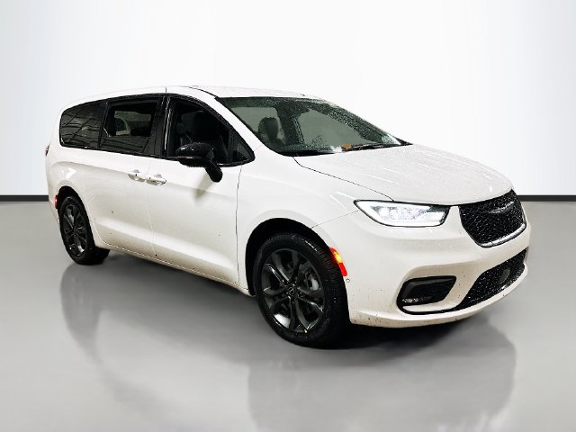 New 2026 Chrysler Pacifica Select AWD/4WD image 2
