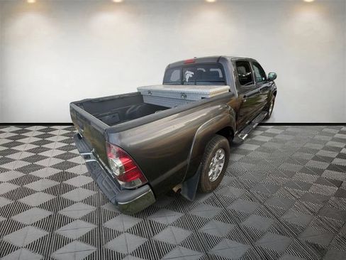 Used 2010 Toyota Tacoma PreRunner w/ SR5 Pkg #2 RWD image 6