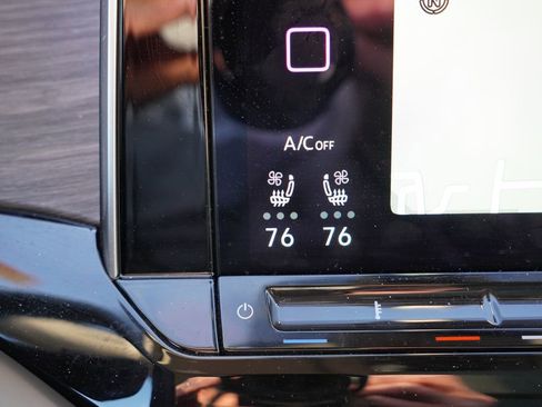 Used 2025 Volkswagen Atlas SEL Premium R-Line image 8