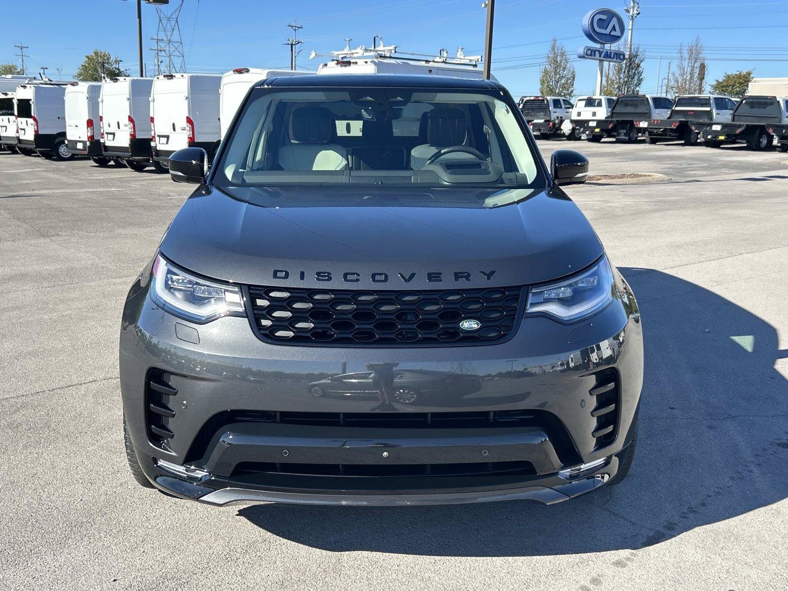 Used 2025 Land Rover Discovery Dynamic SE AWD/4WD image 10