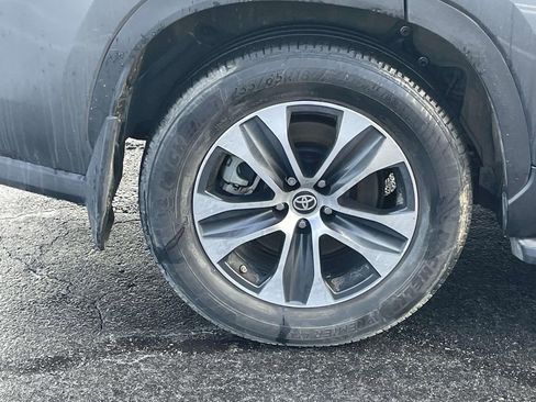 Used 2023 Toyota Highlander XLE image 13