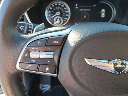 Used 2023 Genesis G70 2.0T image 18