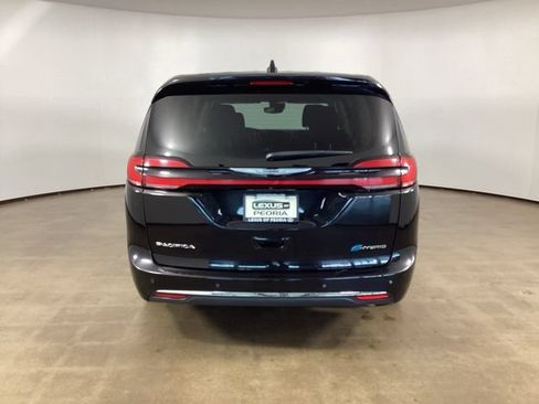 Used 2024 Chrysler Pacifica Limited FWD image 6