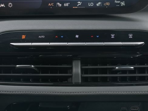 Used 2025 Buick Enclave Preferred FWD image 15