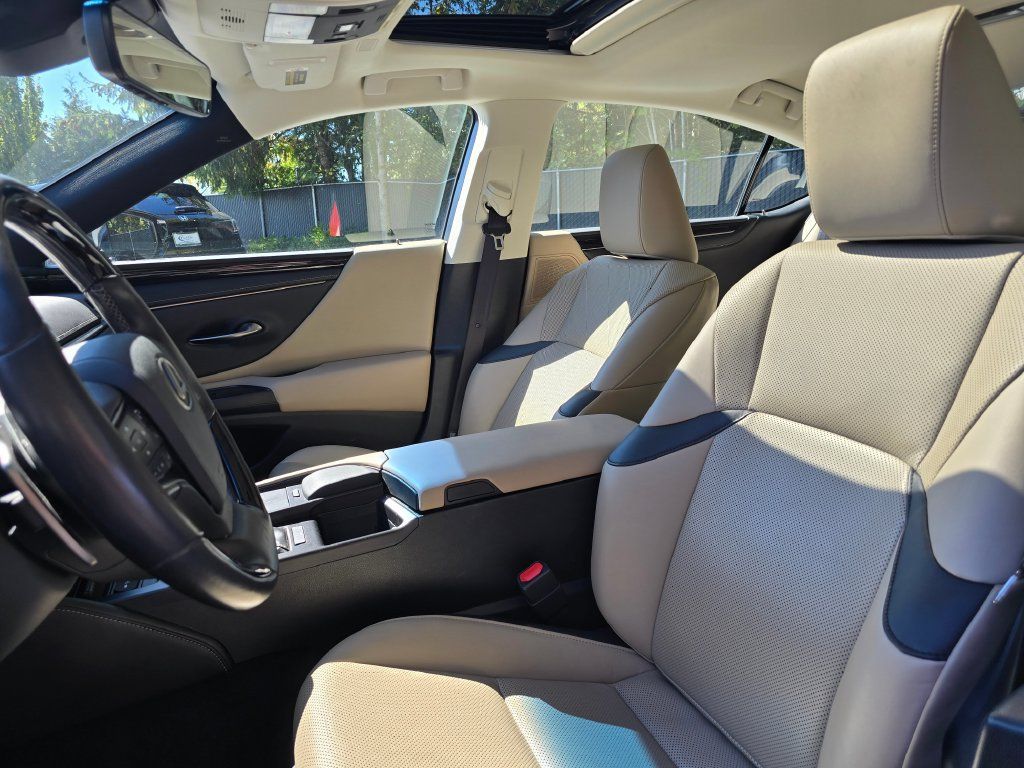 Used 2019 Lexus ES 350 w/ Premium Package FWD image 3