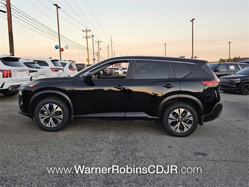 Used 2023 Nissan Rogue SV image 4