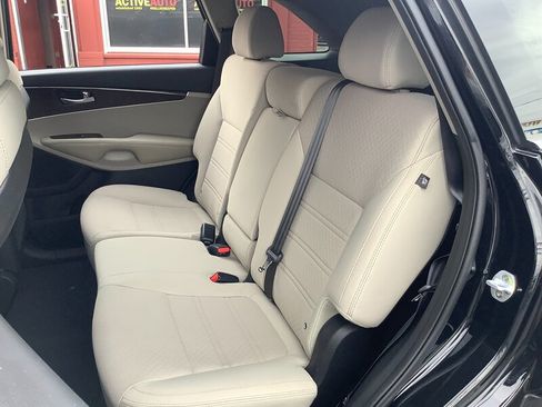 Used 2017 Kia Sorento AWD image 13