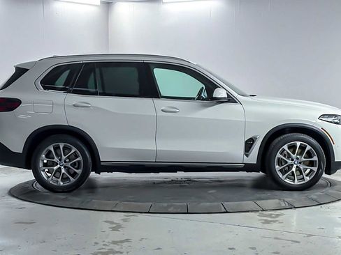 Used 2024 BMW X5 xDrive50e image 8