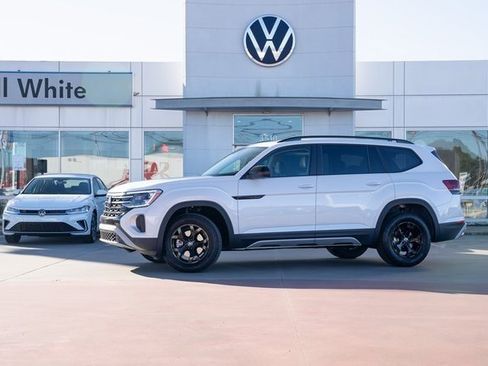 New 2026 Volkswagen Atlas Peak Edition image 1