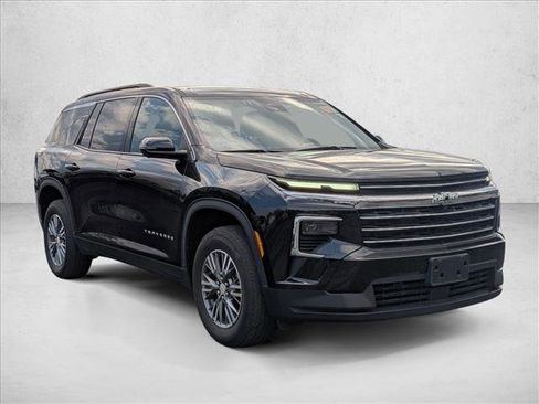 Used 2024 Chevrolet Traverse LT AWD/4WD image 3