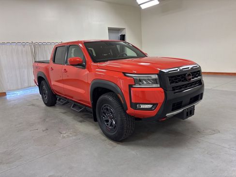 Used 2025 Nissan Frontier PRO-4X w/ Tow Package AWD/4WD image 2