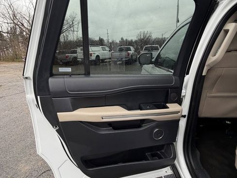 Used 2022 Ford Expedition Max Limited image 13