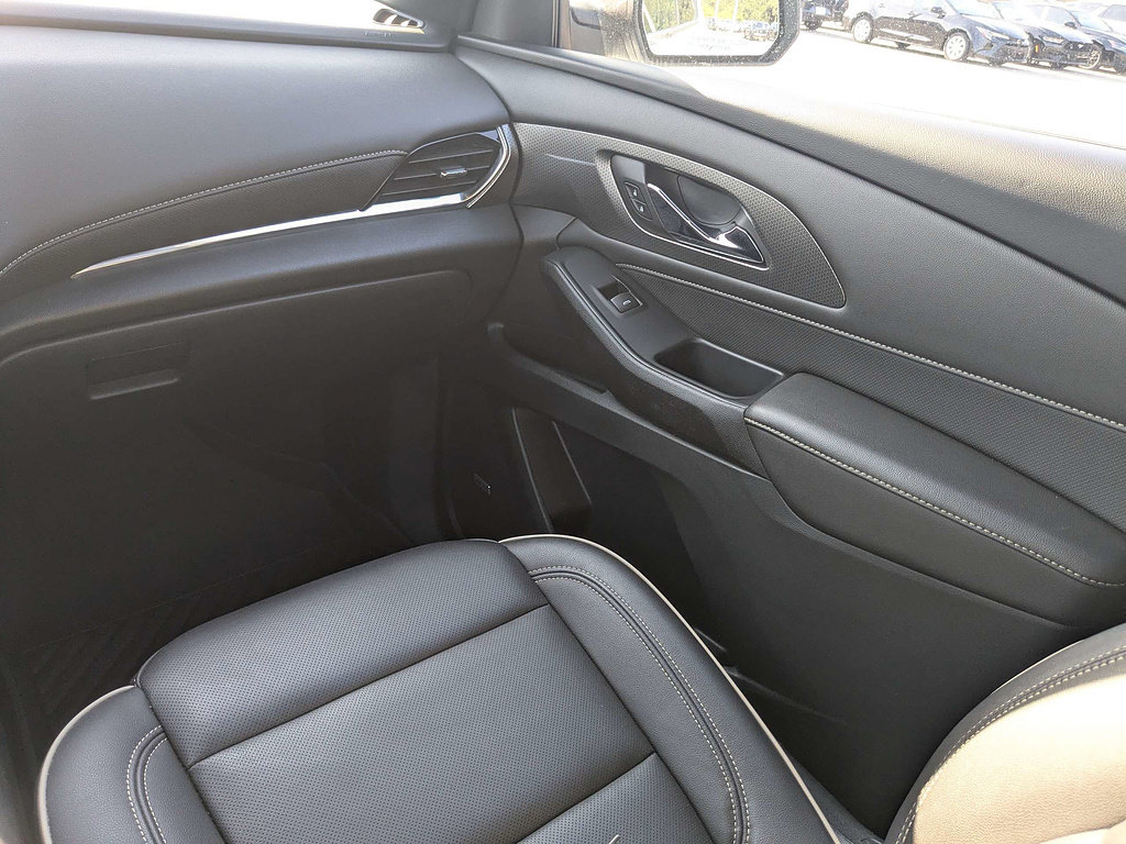Used 2023 Chevrolet Traverse Premier FWD image 19