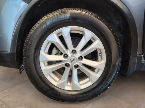 Used 2016 Nissan Rogue SV FWD image 25