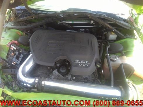 Used 2017 Dodge Challenger SXT image 7