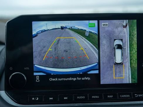 Used 2022 Nissan Rogue Platinum w/ Head-Up Display Package image 34