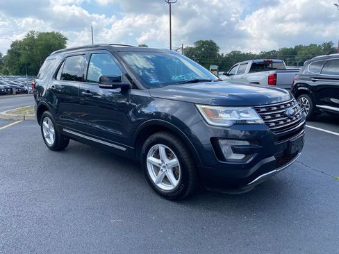 Used 2017 Ford Explorer XLT w/ Equipment Group 202A AWD/4WD image 1