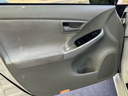 Used 2015 Toyota Prius Three w/ Solar Roof Package FWD image 16