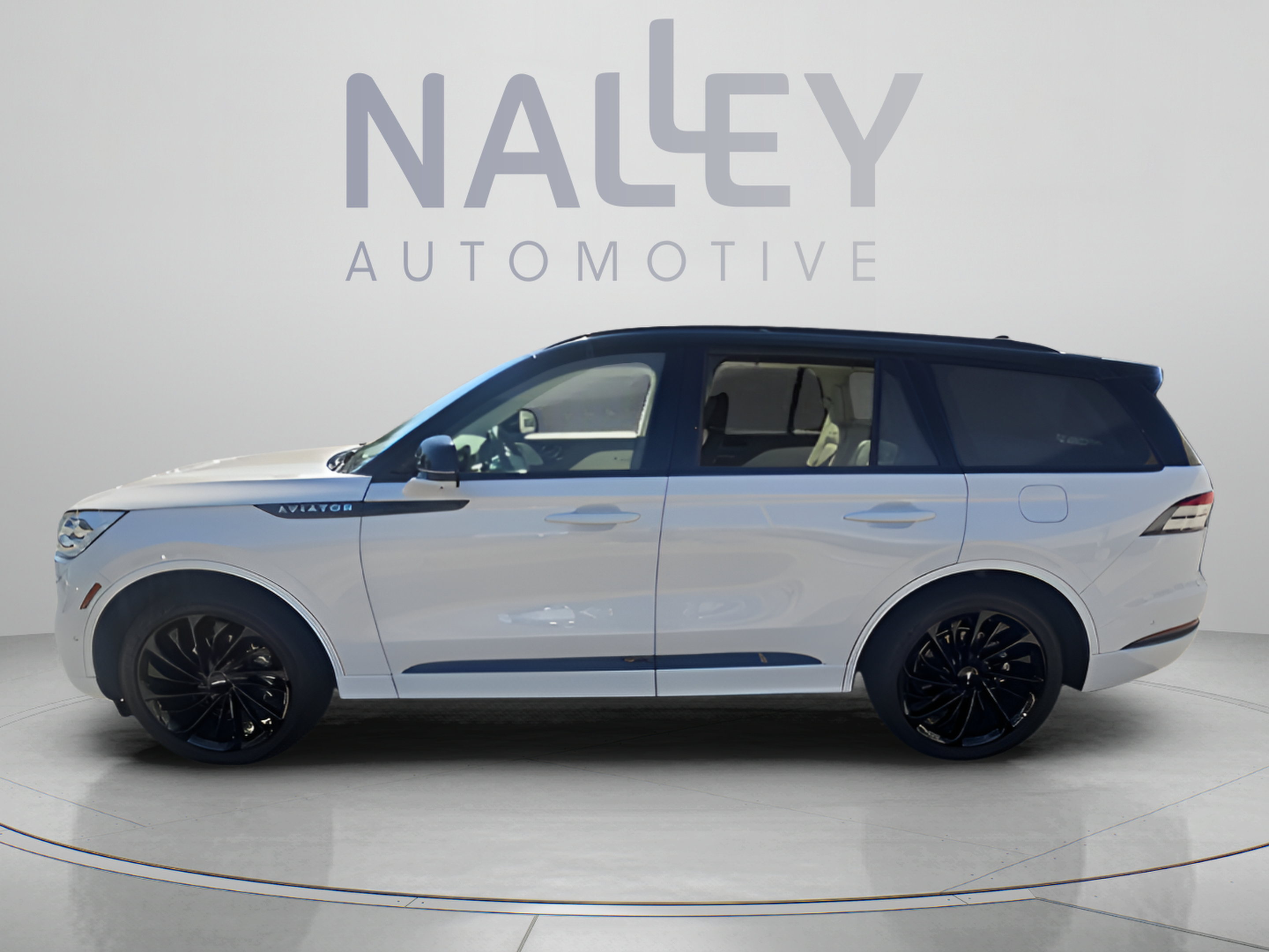 Used 2024 Lincoln Aviator Black Label AWD/4WD image 2