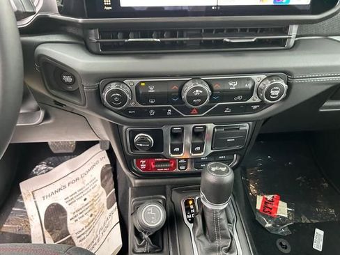 New 2025 Jeep Wrangler Rubicon AWD/4WD image 17