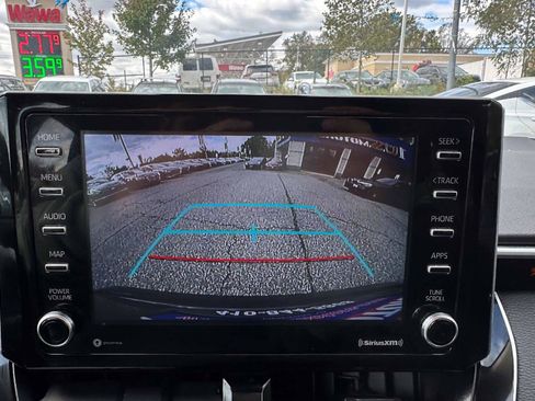 Used 2021 Toyota Corolla LE FWD image 18