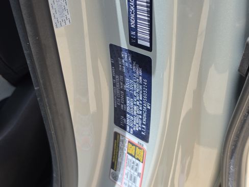 Certified 2025 Kia Carnival EX FWD image 34