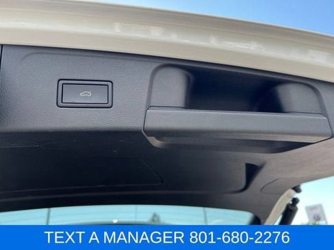 Used 2025 Volkswagen Atlas SEL AWD/4WD image 41