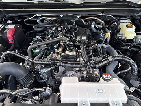 Used 2025 Toyota Tacoma TRD Sport AWD/4WD image 35
