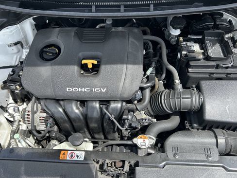 Used 2017 Kia Forte S image 14