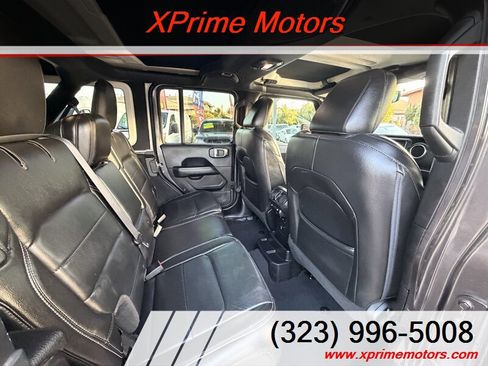 Used 2018 Jeep Wrangler Unlimited Sahara AWD/4WD image 29