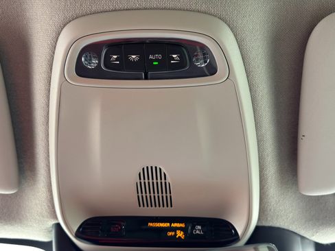 Used 2022 Volvo XC40 T5 Momentum w/ Premium Package image 33