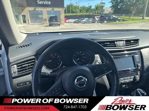Used 2018 Nissan Rogue SL w/ Premium Package AWD/4WD image 3