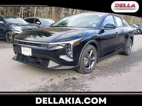 New 2025 Kia K4 LXS image 1