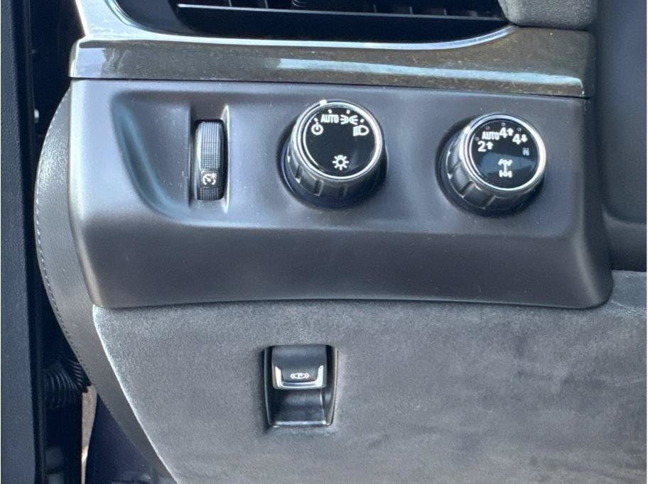 Used 2017 Cadillac Escalade Platinum AWD/4WD image 43