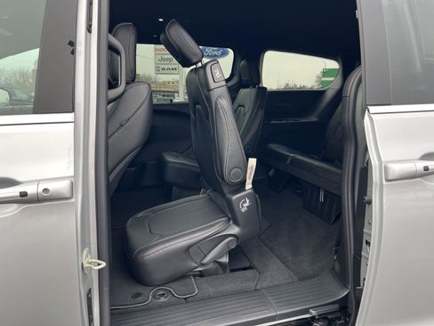 New 2026 Chrysler Voyager LX image 22