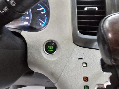 Used 2014 Toyota Sienna XLE FWD image 33