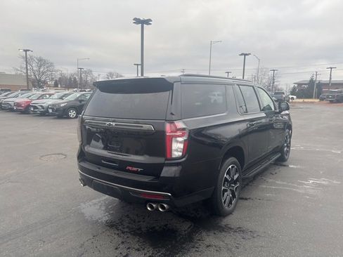 Used 2022 Chevrolet Suburban RST w/ Sport Performance Package image 3