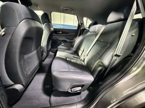 Used 2017 Kia Sorento LX w/ LX Convenience Package image 37