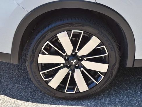Used 2025 Mitsubishi Outlander SE AWD/4WD image 11