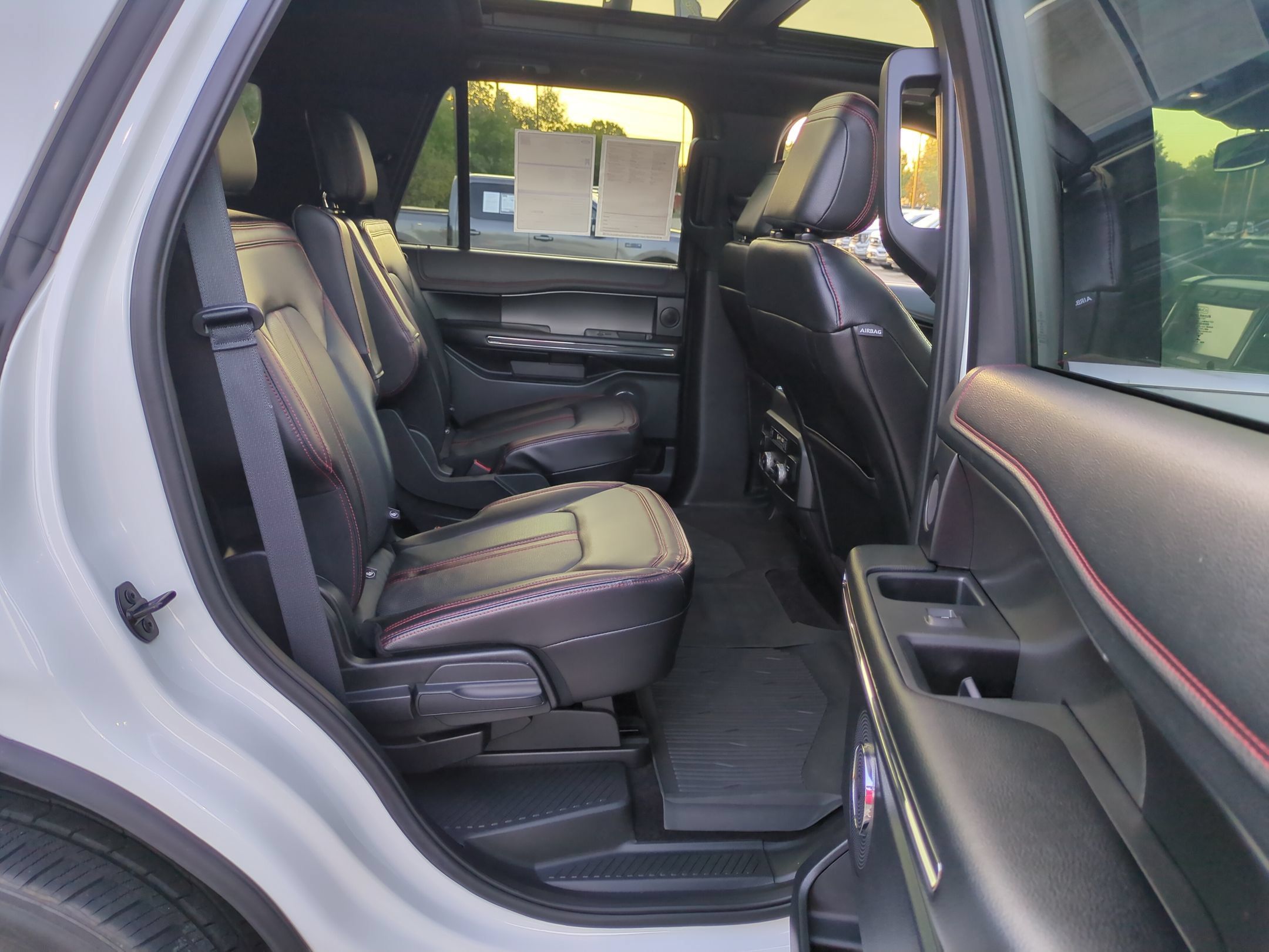 Used 2021 Ford Expedition Limited AWD/4WD image 38