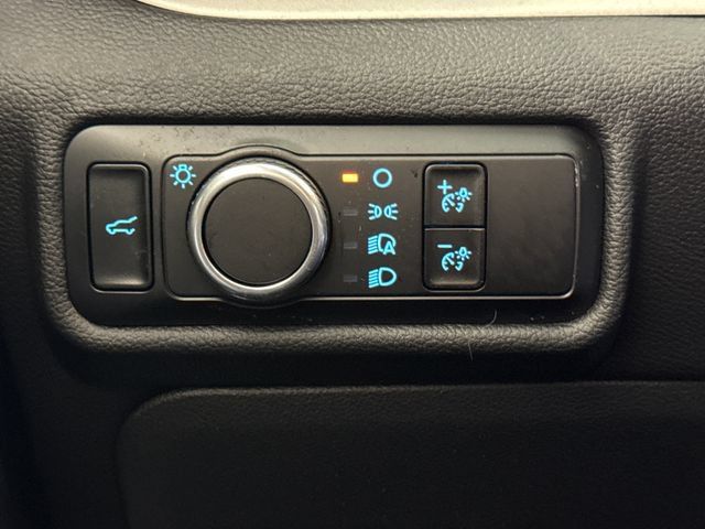 Used 2023 Ford Explorer XLT AWD/4WD image 39