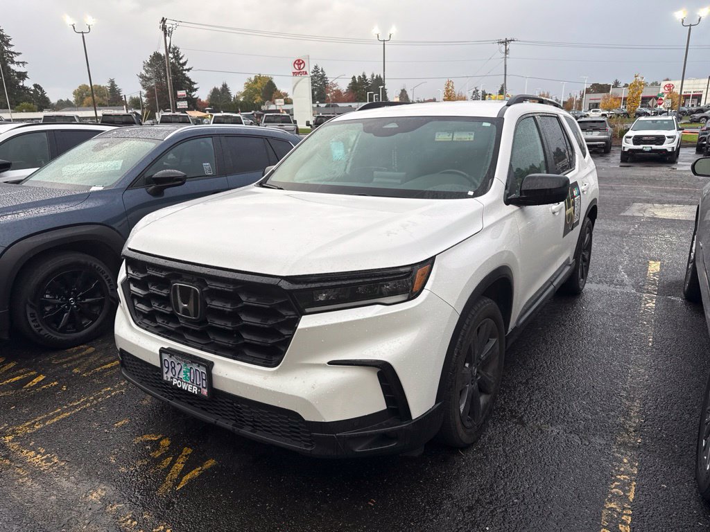 Used 2025 Honda Pilot Sport image 3