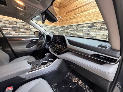 Used 2023 Toyota Highlander Limited AWD/4WD image 13