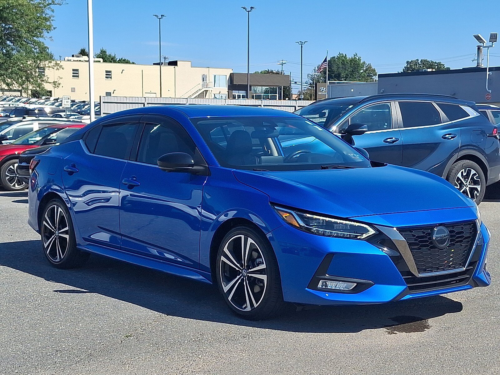 Used 2022 Nissan Sentra SR w/ SR Premium Package FWD image 3