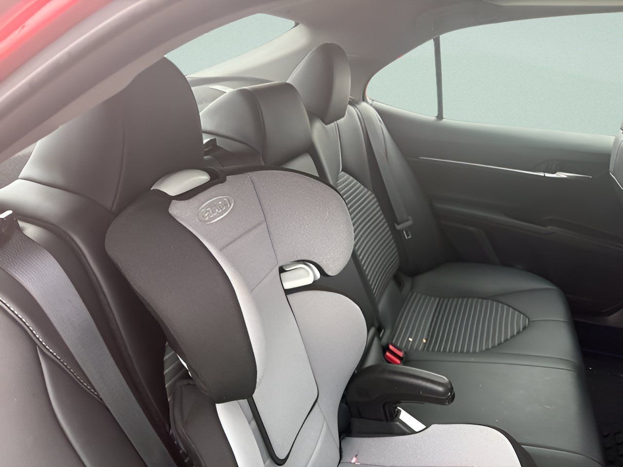 Used 2021 Toyota Camry SE w/ Convenience Package FWD image 8