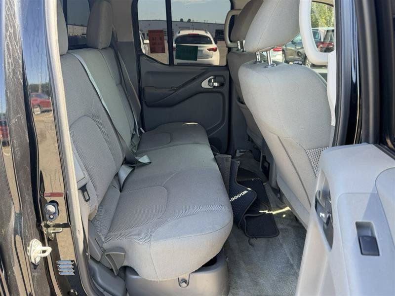 Used 2018 Nissan Frontier SV AWD/4WD image 10
